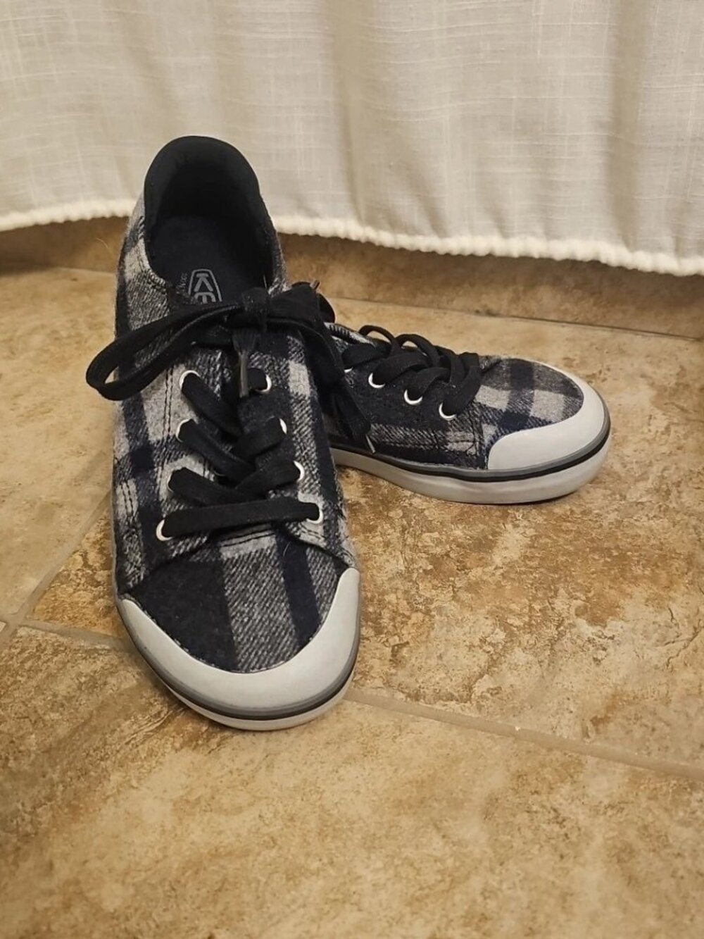Keen Elsa III BlackGray Plaid Wool Blend Lace Up Sneakers Size: 5